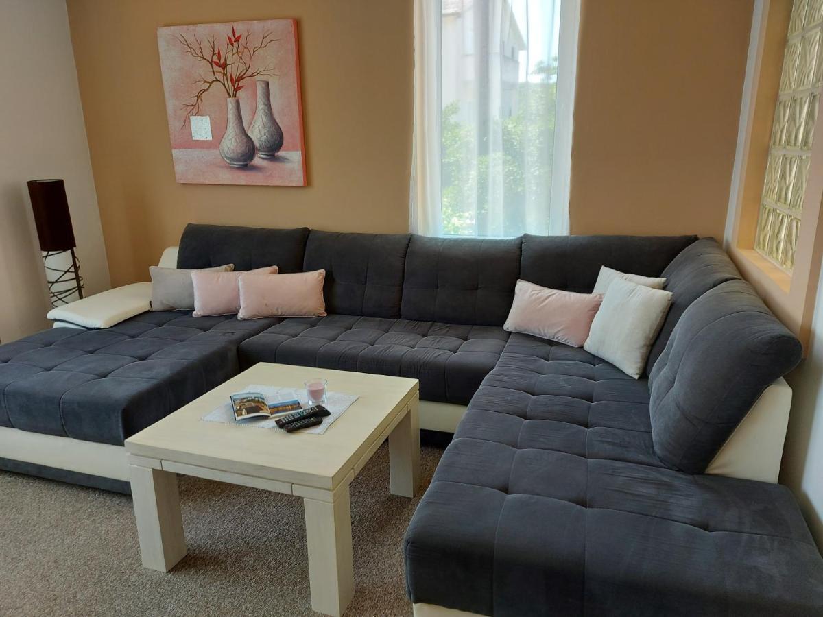 Apartman Larisa Lägenhet Kampor Exteriör bild