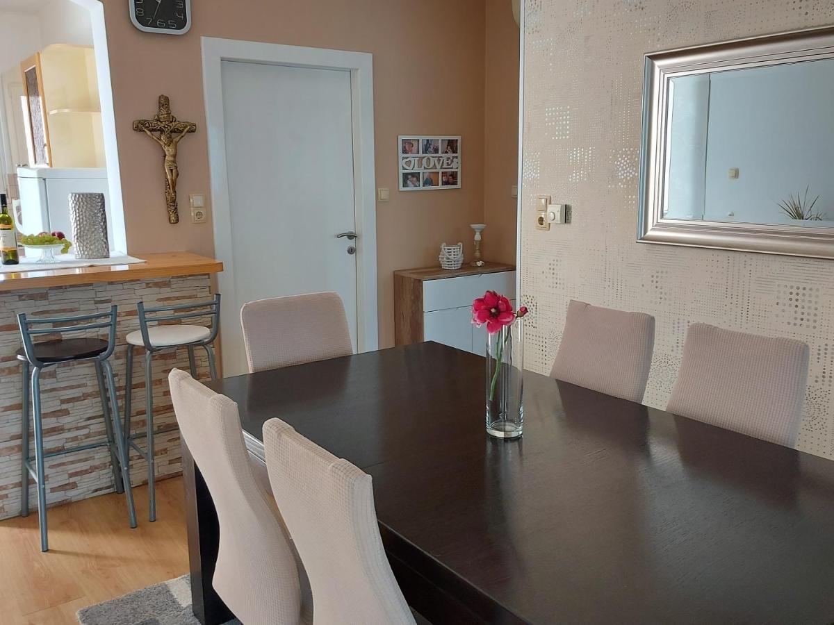 Apartman Larisa Lägenhet Kampor Exteriör bild