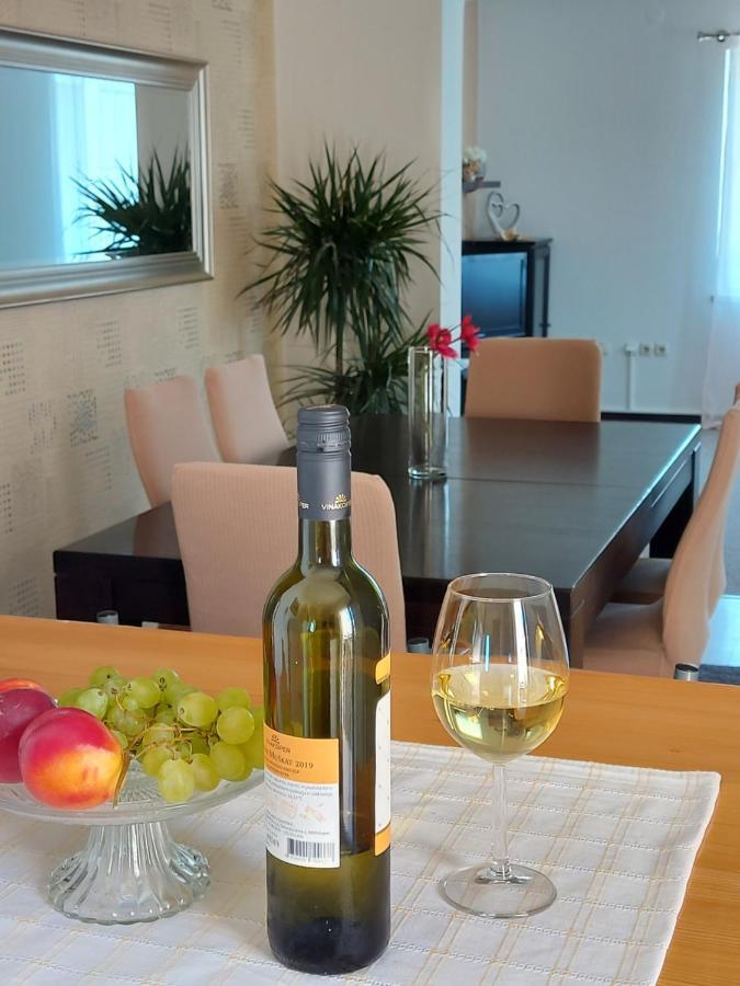 Apartman Larisa Lägenhet Kampor Exteriör bild