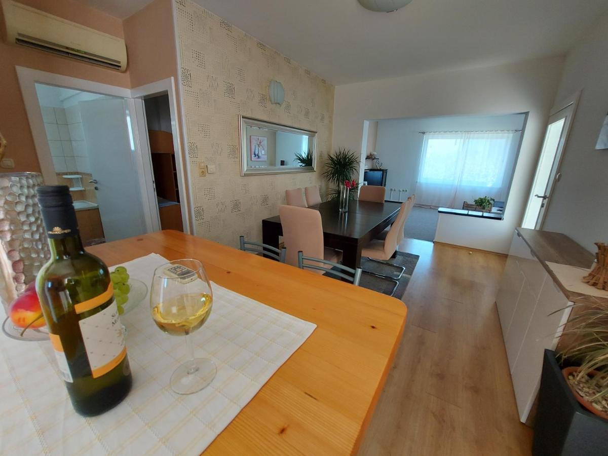 Apartman Larisa Lägenhet Kampor Exteriör bild