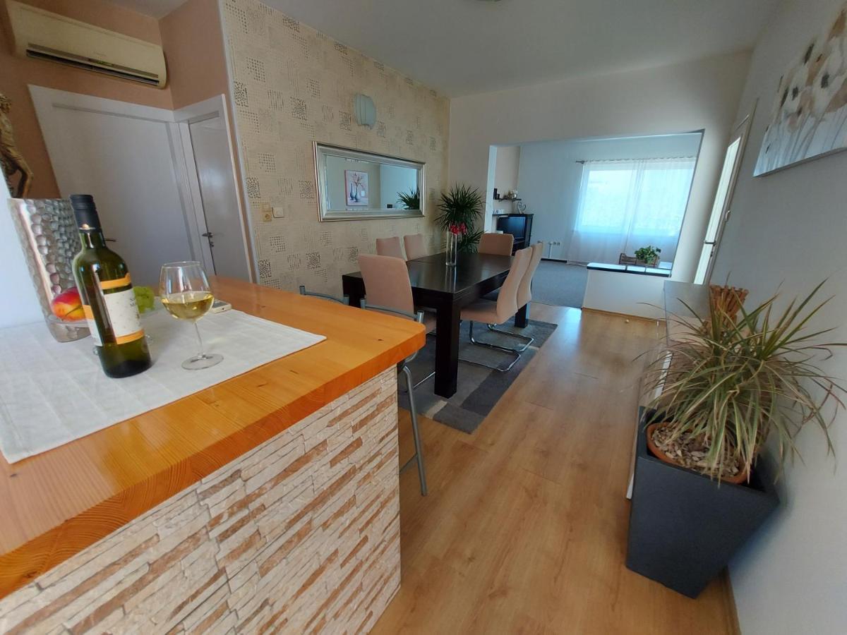 Apartman Larisa Lägenhet Kampor Exteriör bild