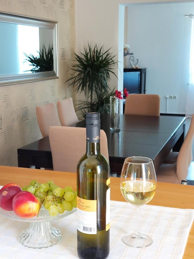 Apartman Larisa Lägenhet Kampor Exteriör bild