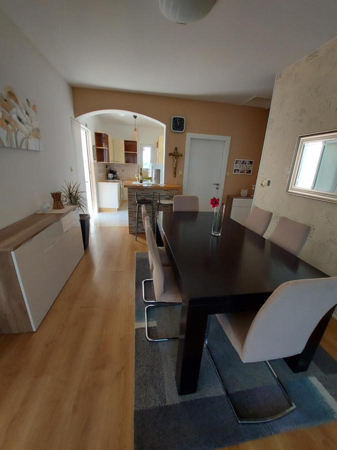 Apartman Larisa Lägenhet Kampor Exteriör bild