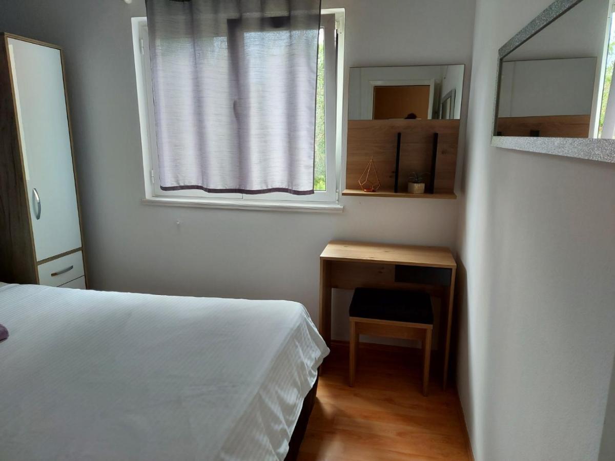 Apartman Larisa Lägenhet Kampor Exteriör bild