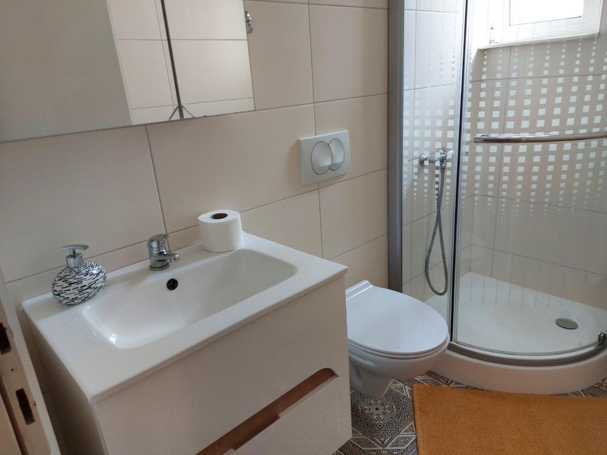 Apartman Larisa Lägenhet Kampor Exteriör bild