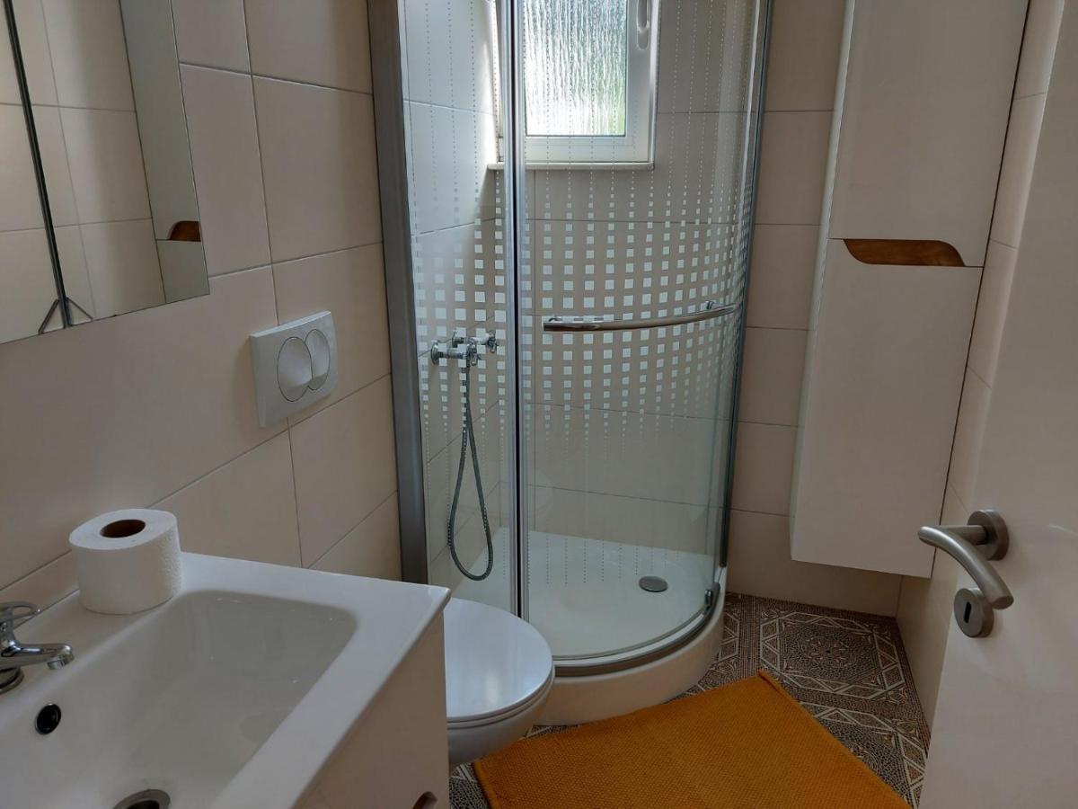 Apartman Larisa Lägenhet Kampor Exteriör bild