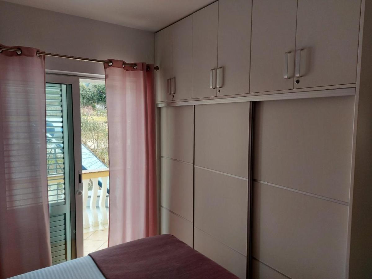 Apartman Larisa Lägenhet Kampor Exteriör bild
