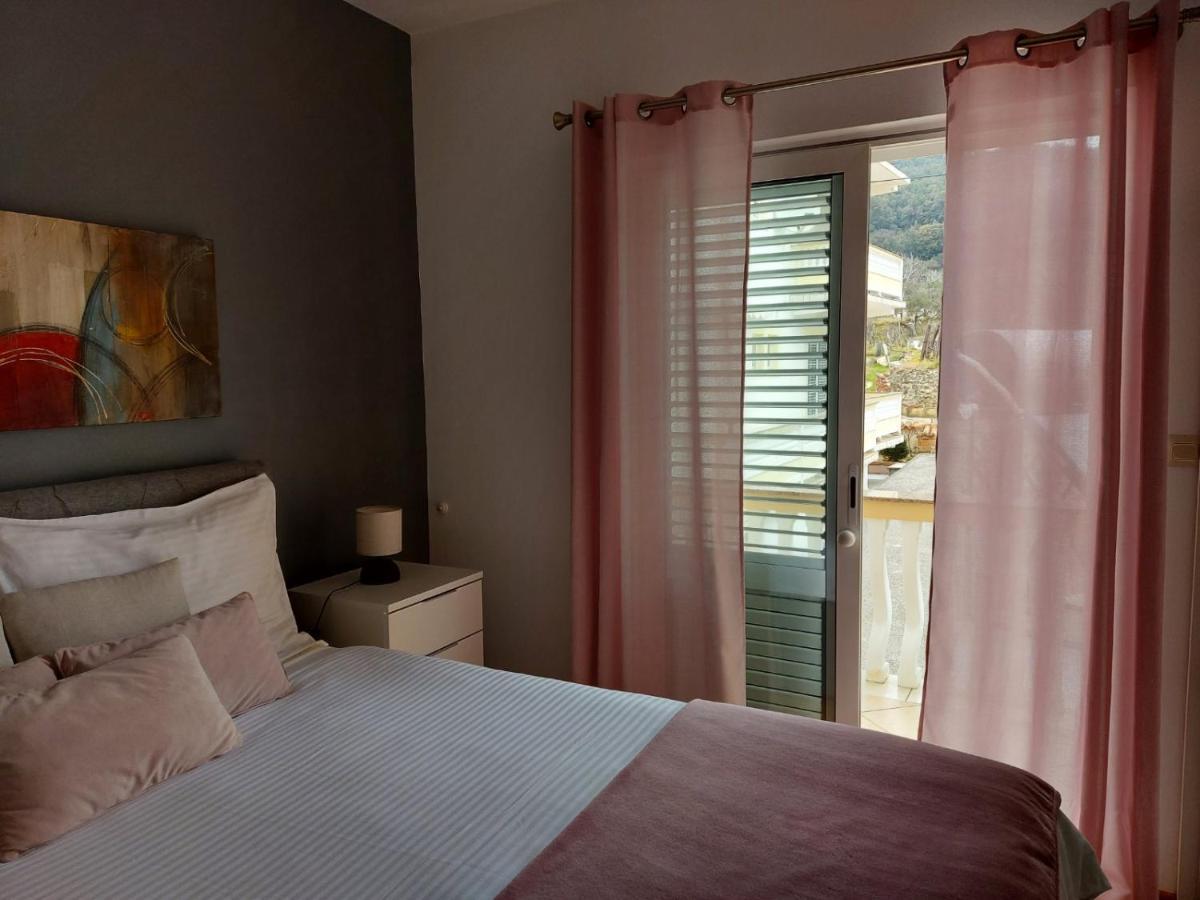 Apartman Larisa Lägenhet Kampor Exteriör bild